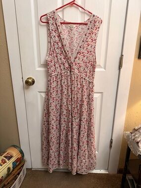 Max Studio Floral V-Neck Sleeveless Maxi Dress in White and Red